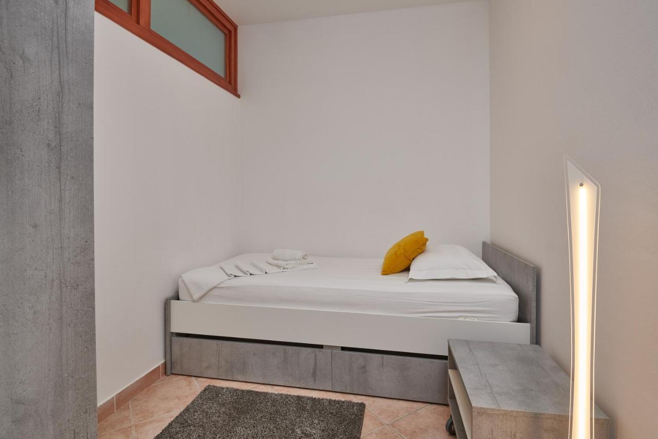 Family Apartment Dubrovnik - Private Jacuzzi Terrace, Private Parking Exterior photo