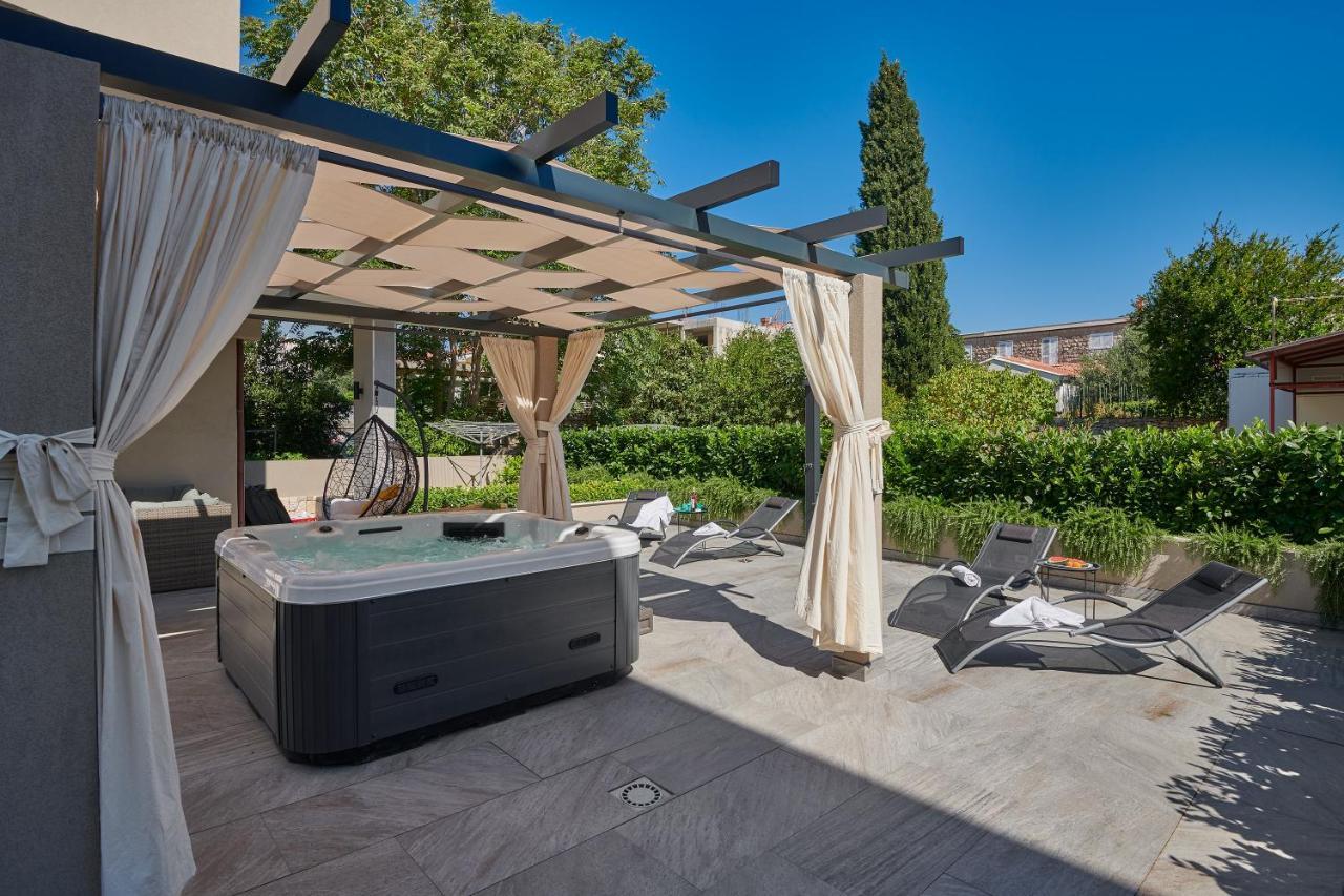 Family Apartment Dubrovnik - Private Jacuzzi Terrace, Private Parking Exterior photo