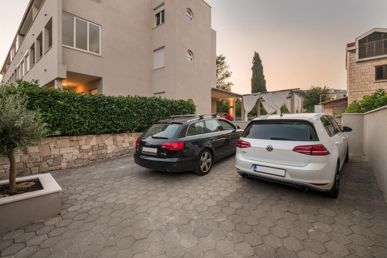Family Apartment Dubrovnik - Private Jacuzzi Terrace, Private Parking Exterior photo