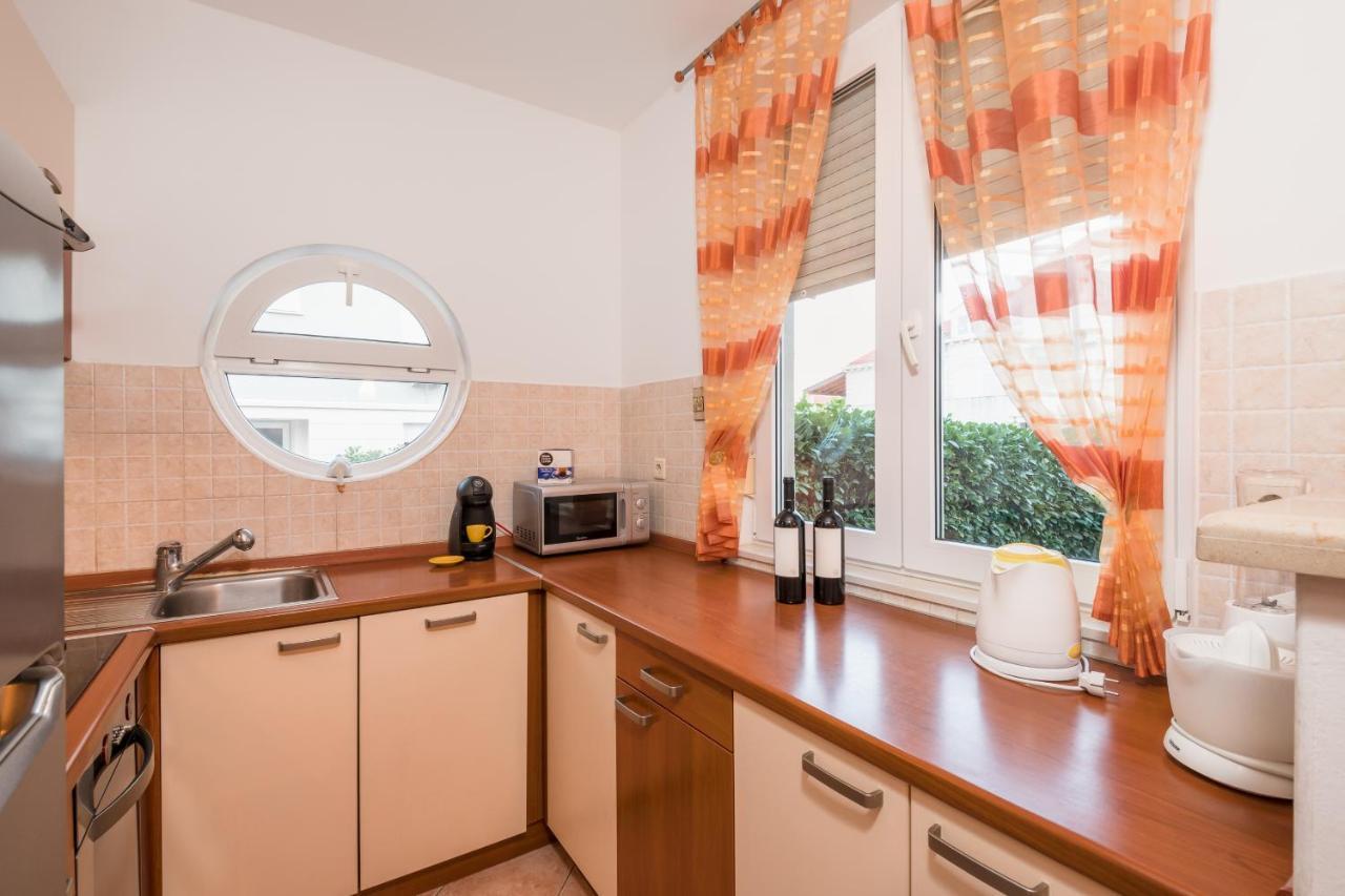 Family Apartment Dubrovnik - Private Jacuzzi Terrace, Private Parking Exterior photo