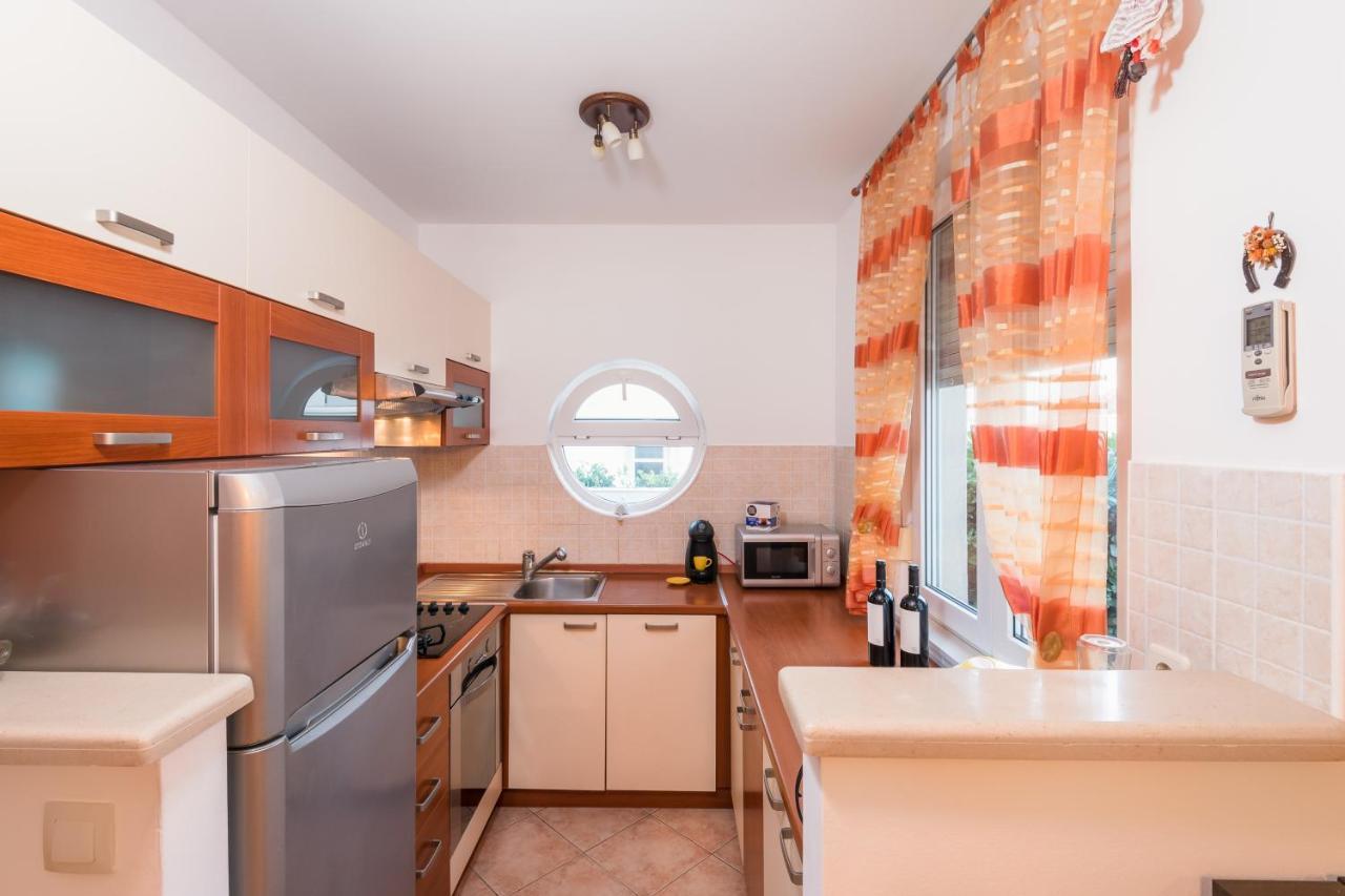 Family Apartment Dubrovnik - Private Jacuzzi Terrace, Private Parking Exterior photo